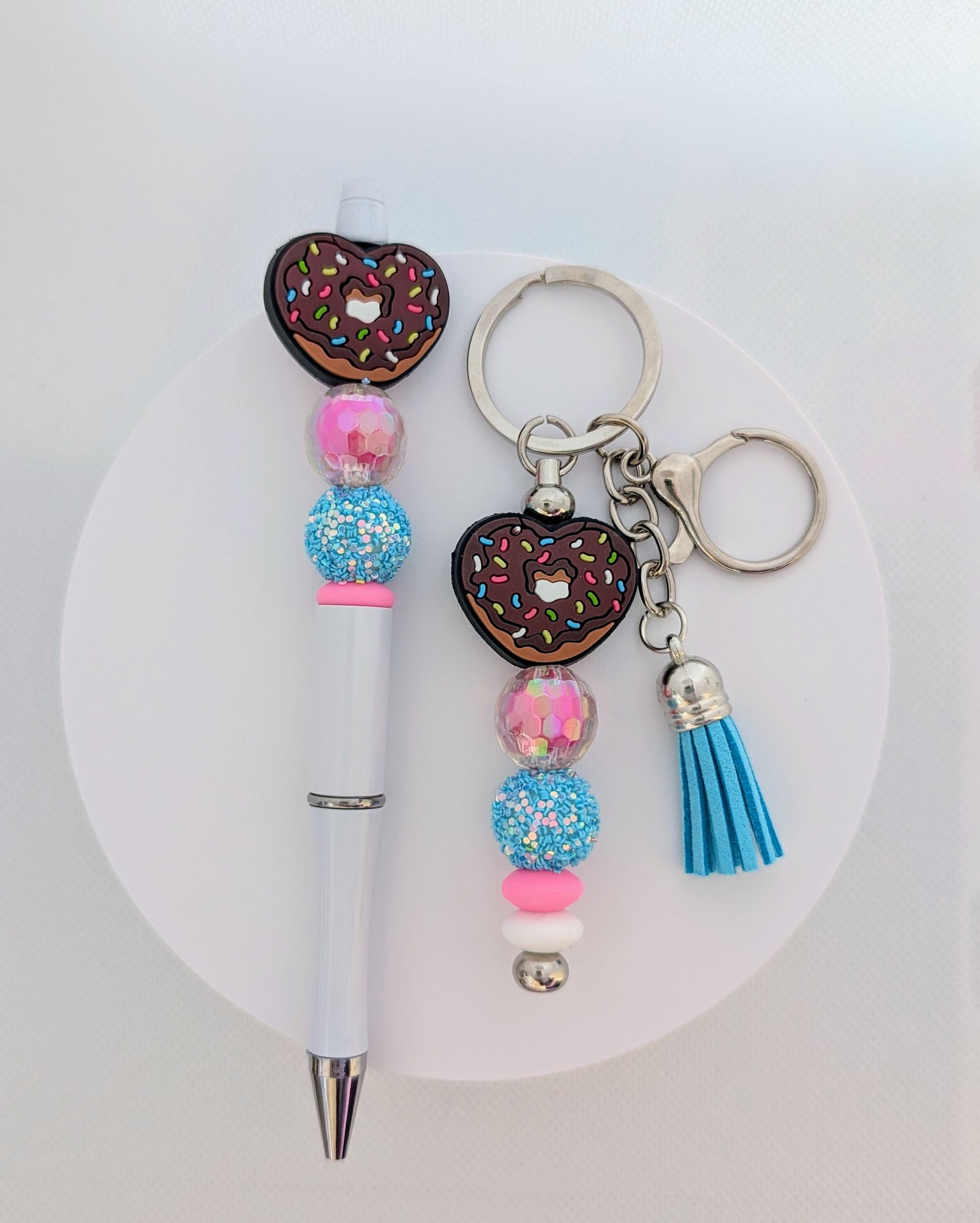 Conjunto de bolígrafo, stylus (2 en 1) y llavero de Corazón de dona